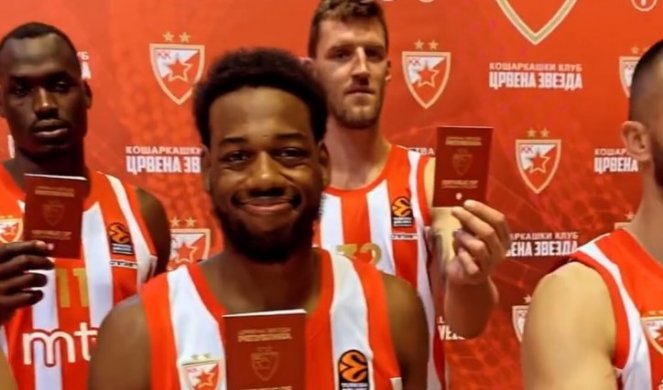 (FOTO) DOBRODOŠLI U REPUBLIKU CRVENA ZVEZDA! Crveno-beli podelili pasoše igračima, počinje nova era na Malom Kalemegdanu!