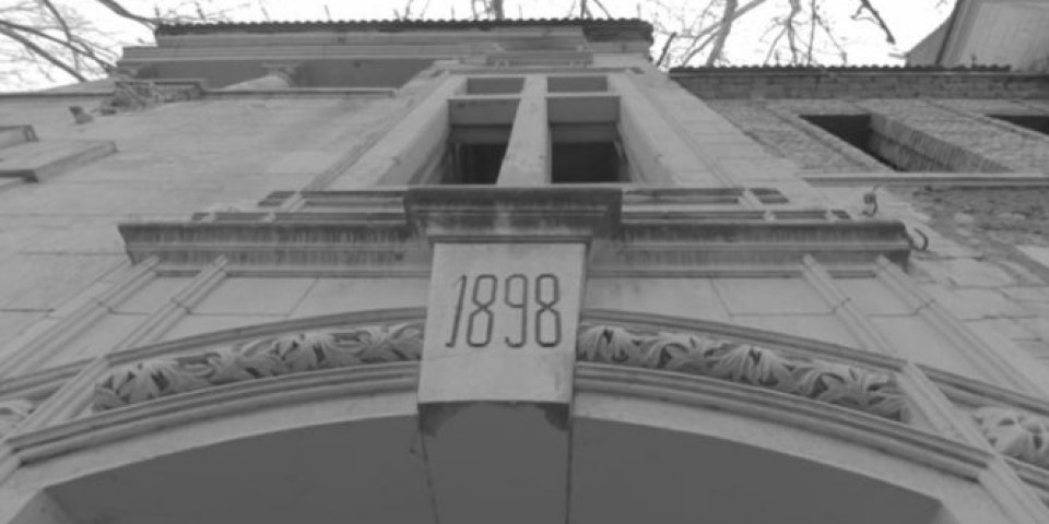 4 RASKOŠNA I NAPUŠTENA DVORCA U SRBIJI! Jedan od njih je posebno zanimljiv, jer njegovi ZIDOVI ČUVAJU STRAŠNU PRIČU!