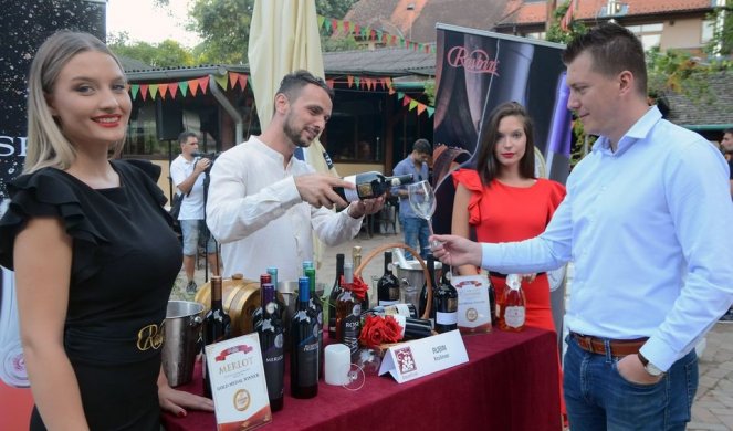 IN VINO VE RITAS: U Novom Sadu tradicija festivala vina sačuvana uprkos koroni, EVO GDE JE ODRŽAN