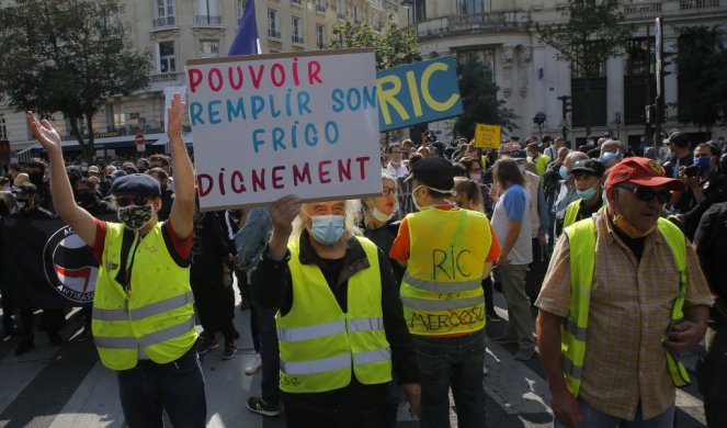 "ŽUTI PRSLUCI" OPET NA FRANCUSKIM ULICAMA! Više od 200 uhapšenih na PROTESTIMA U PARIZU!