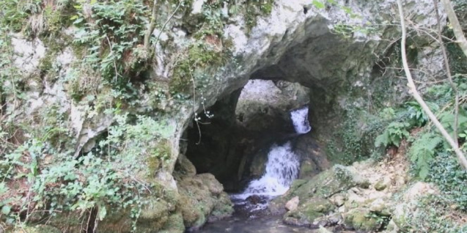 Neverovatna vodena pećina nalazi se kod Arilja: Speleolozi uspeli da istraže samo 200 prvih metara, sada se čekaju ronioci jer se u njenoj utrobi nalazi i veliko jezero (FOTO)