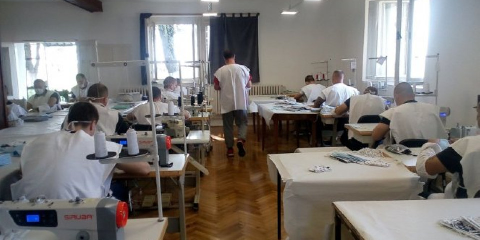 HUMANOST IZA REŠETAKA: Osuđenici iz KPZ Sremska Mitrovica poklonili 16.000 maski za đake!
