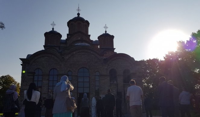 (FOTO/VIDEO) GRAČANICA NA KOSOVU I METOHIJI OBELEŽAVA DAN OPŠTINE, održana jutarnja liturgija u manastiru Gračanica!