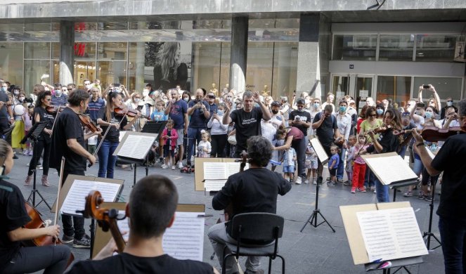 IZNENAĐENJE ZA BEOGRAĐANE! Filharmonija priredila neočekivani koncert u Knez Mihailovoj!