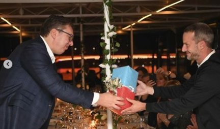 PREDSEDNIK TRAMP ZNA DA VOLITE... Lider SAD lično poslao poklon Vučiću! SRPSKI PREDSEDNIK ODUŠEVLJEN! (FOTO)