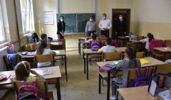 U svim skolama u Srbiji od danas neposredna nastava!