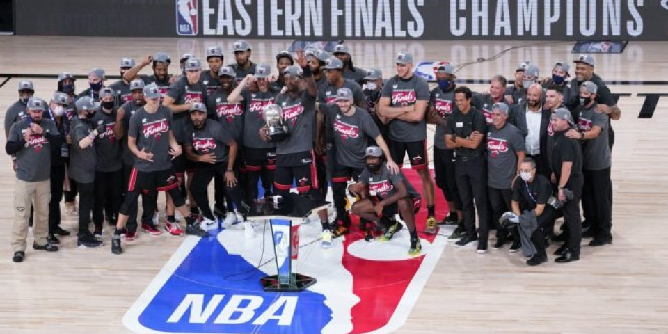 (VIDEO/FOTO) ADEBAJOOOOOOO! Bem je junak Majamija, zakazao je sudar sa Lebronom u velikom NBA finalu!