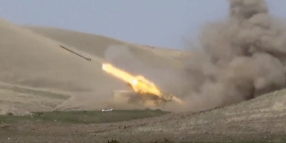 JERMENI GRME: OČEKUTE OŠTAR ODGOVOR! Jerevan tvrdi: Azerbejdžanska vojska raketirala jermensku teritoriju, pogođen autobus! (VIDEO)
