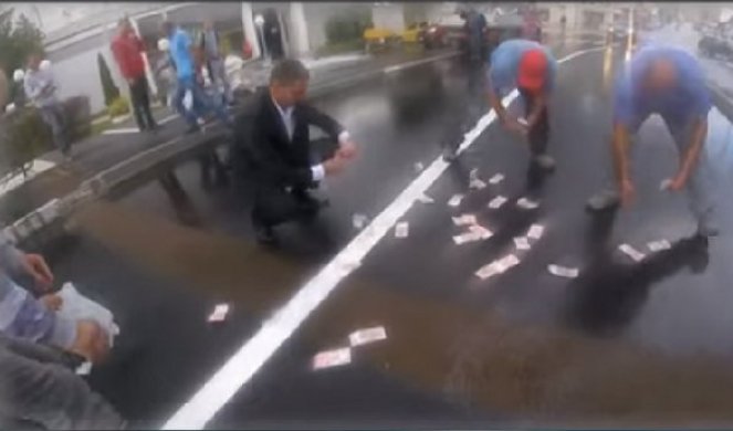 KOSIJERAC PROSUO NOVAC PO REKONSTRUISANOM MOSTU: Građani u čudu jurili novčanice po asfaltu pre nego ih odnese vetar!