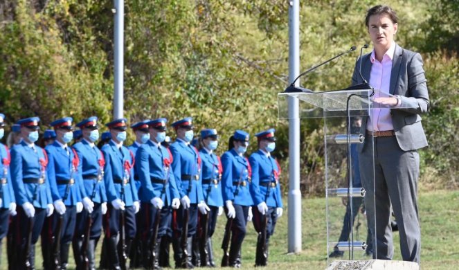 SRBIJA JE ZEMLJA POBEDNIK! Ana Brnabić u Jajincima poručila: Nastavljamo da samouvereno čuvamo mir, slobodu, nezavisnost i antifašističke vrenodnosti.