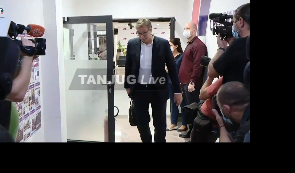 (VIDEO) ZAVRŠENA SEDNICA PREDSEDNIŠTVA SNS! Čeka se obraćanje predsednika Vučića!