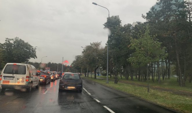 OPREZ U VOŽNJI! Kiša otežava saobraćaj u nekim delovima Srbije