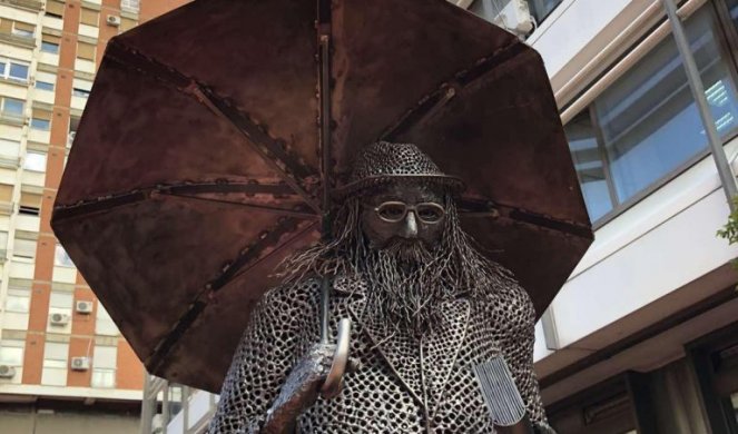 (FOTO) U Beogradu osvanula skulptura našeg velikana: Napravljena je od neobičnog materijala i VEĆ JE POSTALA GLAVNA TEMA DRUŠTVENIH MREŽA