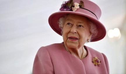 IMA PREKO 1.000 SLUGA, ALI IPAK OVAJ KUĆNI POSAO RADI SAMA! Kraljica Elizabeta ne prekida tradiciju dugi niz godina