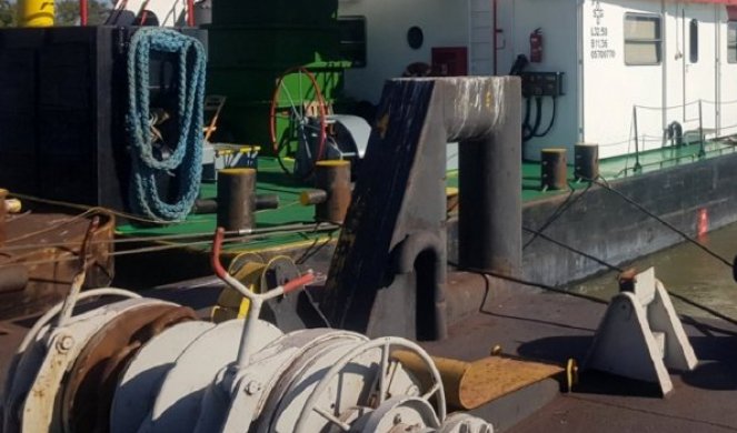 Carina otkrila kako iz tanka broda nestane 95 tona nafte