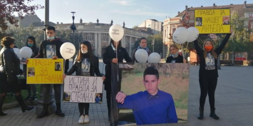 ŠTA JE I 20 GODINA U ODNOSU NA ONO ŠTO SU URADILI?! Ubice se nisu ni pokajale, porodica ubijenog Stefana Filića (19) ogorčena