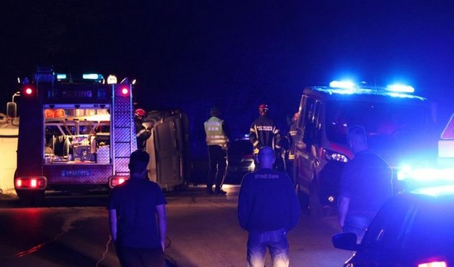 IZGUBIO KONTROLU PA SE ZAKUCAO U BANDERU! Teška nesreća u Nišu, poginuo vozač automobila