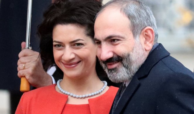 MI SMO NA SVOJIM POLOŽAJIMA! Oglasila se supruga premijera Jermenije!