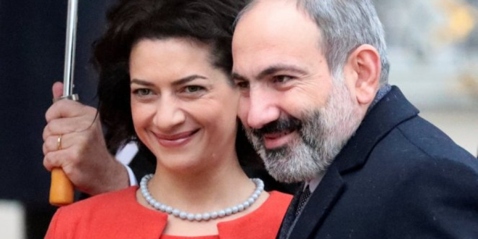 MI SMO NA SVOJIM POLOŽAJIMA! Oglasila se supruga premijera Jermenije!