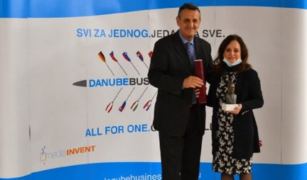 ONA JE LIDER RAZVOJA LOKALNE SAMOUPRAVE: Vredno priznanje Jasmini Palurović, s uspehom tri godine NA ČELU KRUŠEVCA