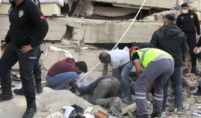 U ZEMLJOTRESU u Turskoj poginulo najmanje 12 osoba