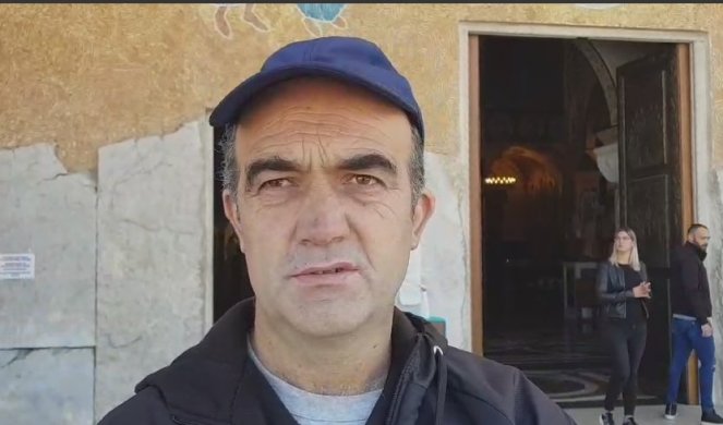 (VIDEO) AMFILOHIJE JE UJEDINIO NAŠ NAROD! Tihomir Perić iz Podgorice sa decom došao da se oprosti od mitropolita!