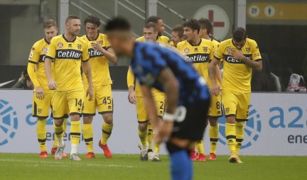 (VIDEO) SAD SE VEĆ DRMA FOTELJA! Konteov Inter jedva do bodova protiv Parme...