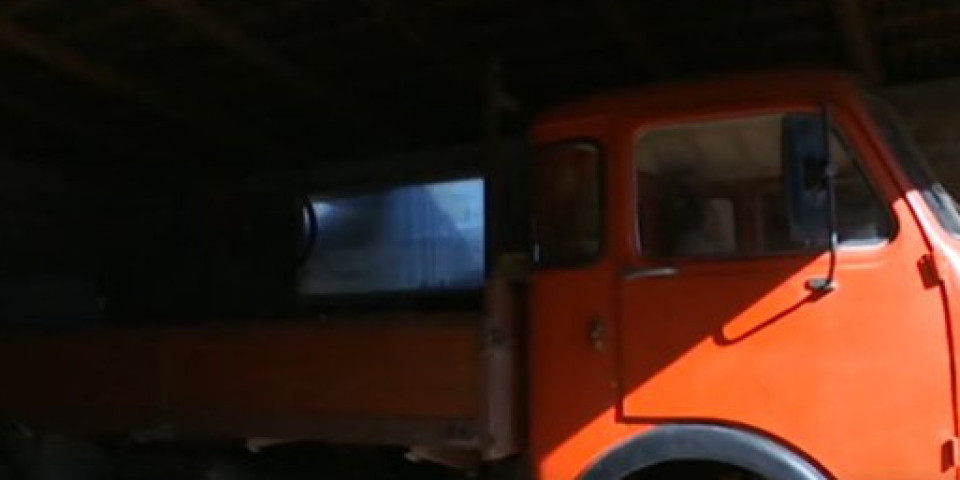 (VIDEO) VRŠNJACI NERAZDVOJNI 30 GODINA! Kamion Lupeto i njegov vlasnik Radoslav SPASILI SU DESETINE ŽIVOTA TOKOM "OLUJE"!
