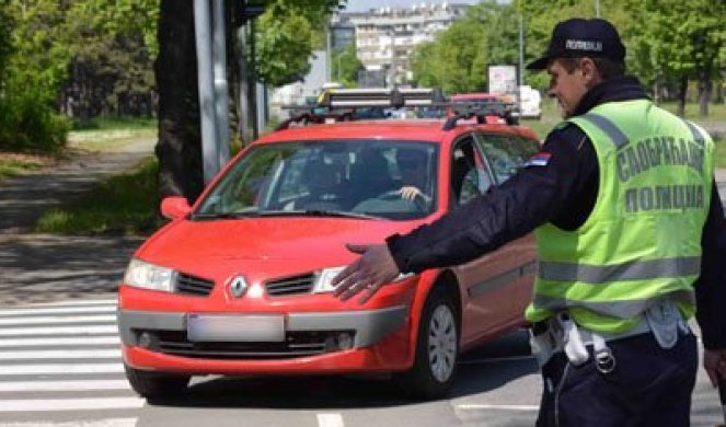 NAŠMRKAN I BEZ DOZVOLE JURCAO BEOGRADOM! Policija isključila iz saobraćaja mladića (22), na droga testu POZITIVAN NA KOKAIN