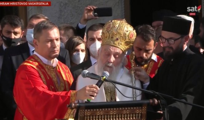 NJEGOVO ĆE IME BITI UPISANO ZLATNIM SLOVIMA U SRPSKOJ ISTORIJI! Patrijarh Irinej o Amfilohiju: APOSTOLSKOM REVNOŠĆU KRČIO SI KOROV!