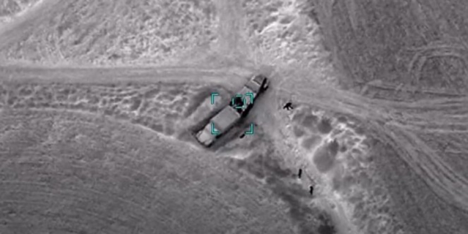 AZERBEJDŽAN OBJAVIO NOVE SNIMKE! Evo kako uništavaju jermenske vojne kamione! (VIDEO)