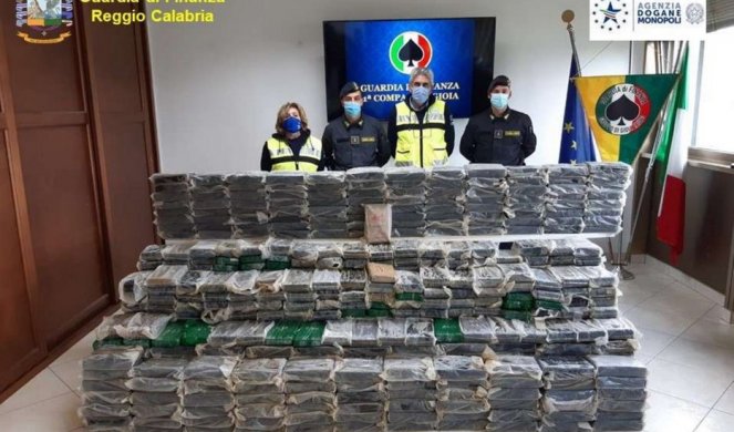 VELIKA AKCIJA ITALIJANSKE POLICIJE! Zaplenjena tona kokaina iz kontejnera sa pistaćima!