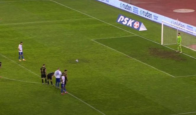 (VIDEO) CELA HRVATSKA IM SE SMEJE! Fudbaleri Hajduka se SVEĐALI ko će da izvede penal!
