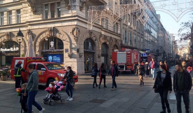 (VIDEO) VATROGASNE EKIPE U CENTRU BEOGRADA! Zapalio se dimnjak u jednoj od najpoznatijih zgrada u Knez Mihailovoj!