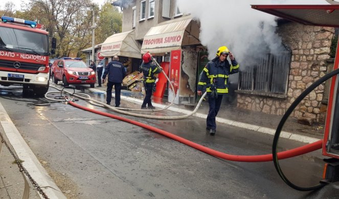 (FOTO/VIDEO) DRAMA U NOVOM PAZARU: U požaru potpuno izgoreo restoran, VATRENA STIHIJA PRETILA OKOLNIM KUĆAMA