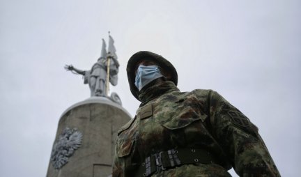 (FOTO) Položeni venci na spomen kosturnicu ruskih vojnika