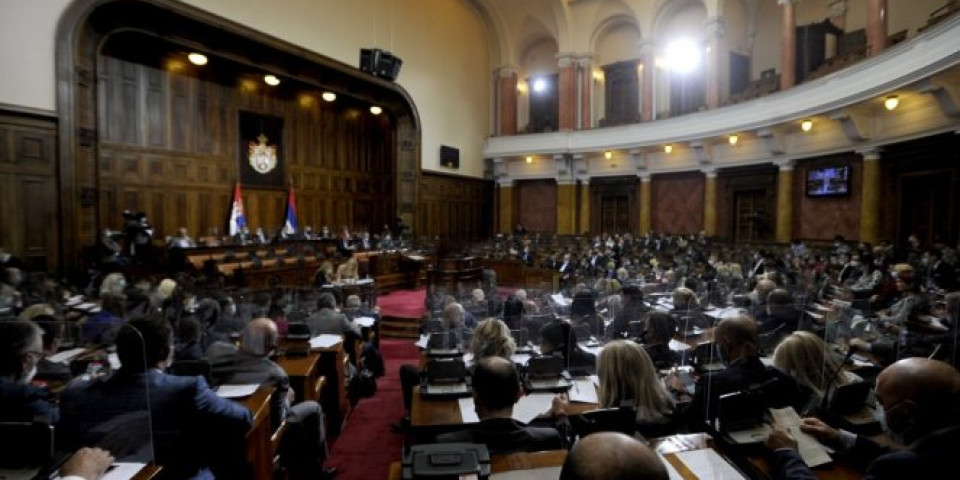 Poslanici danas proglašavaju promene Ustava Srbije!