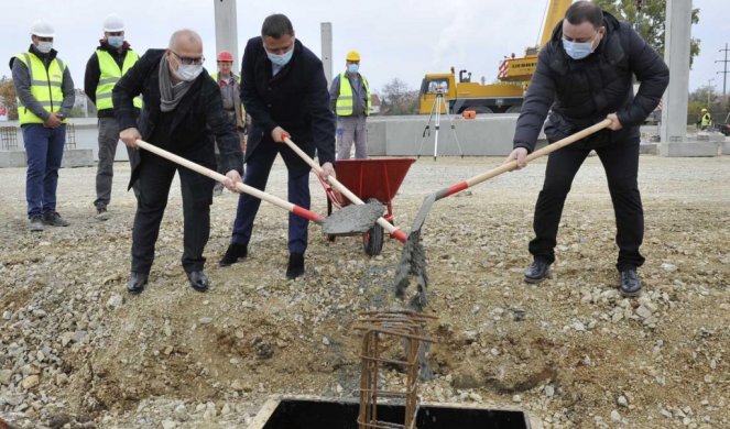 (FOTO) SRBIJA JE DOBRO MESTO ZA INVESTIRANJE, TO JE ONO ZA ŠTA SMO SE BORILI SVIH OVIH GODINA! Položen kamen temeljac za tržni centar u Obrenovcu