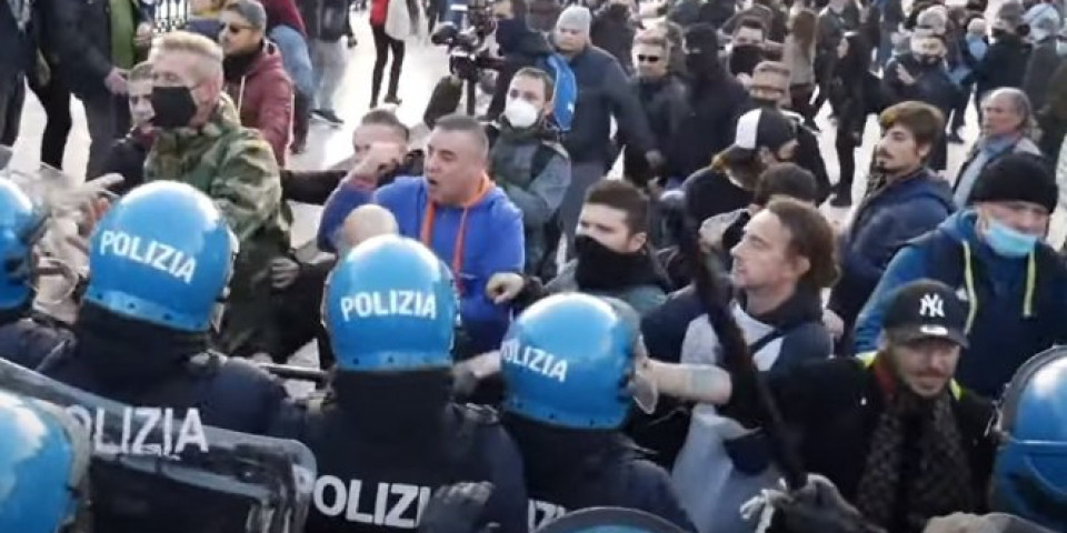 SUKOB DEMONSTRANATA I POLICIJE U RIMU! Italijanima prekipelo, zahtevaju ukidanje "zaključavanja"! (VIDEO)