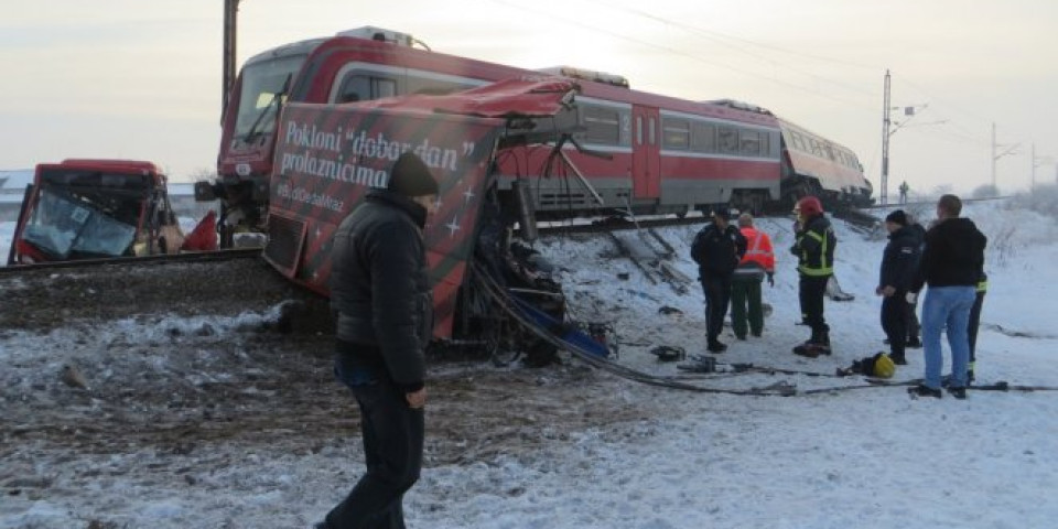 OSAM GODINA ROBIJE ZA OSAM IZGUBLJENIH ŽIVOTA! Stavljena tačka na jezivu nesreću na pružnom prelazu, VOZAČ AUTOBUSA SMRTI IDE U ZATVOR