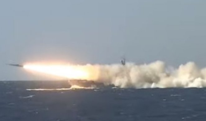 (VIDEO) BORBENO UPOZORENJE - RAKETNI NAPAD! "Kalibar" uzburkao Japansko more i demolirao tlo, Rusi imaju NOVO NAJSMRTONOSNIJE ORUŽJE!?!