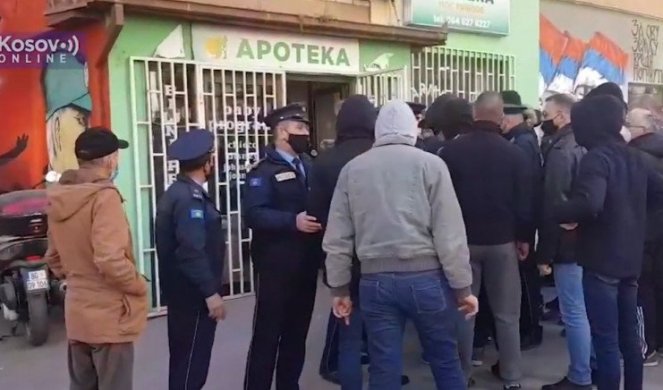 DRAMA U SEVERNOJ MITROVICI! Policija upala u srpsku apoteku, GRAĐANI IZAŠLI NA ULICE! (VIDEO)