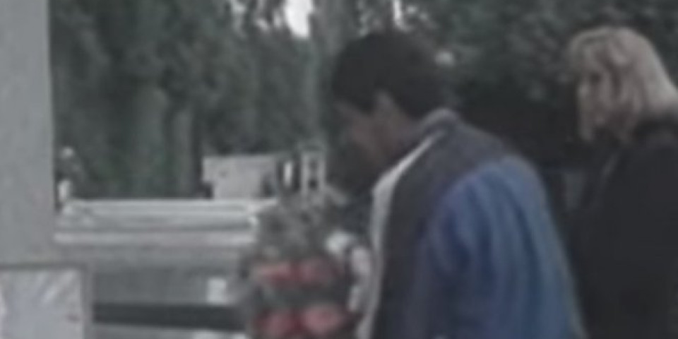 (VIDEO) MISTERIJA! Maradona je na Draženov grob odneo 62 ruže!