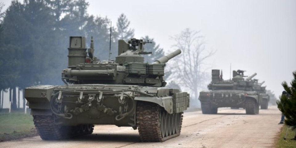 PANIKA U KIJEVU, KREĆE FORMIRANJE ZAJEDNIČKIH SNAGA! Rusi stižu tenkovima u Belorusiju, zaoštrava se situacija na granici sa Evropskom Unijom!