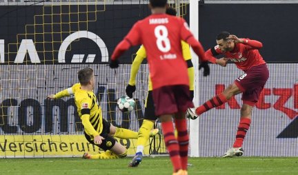 (VIDEO) BUNDESLIGA! Dortmund kiksnuo! Bajern slavio posle preokreta!