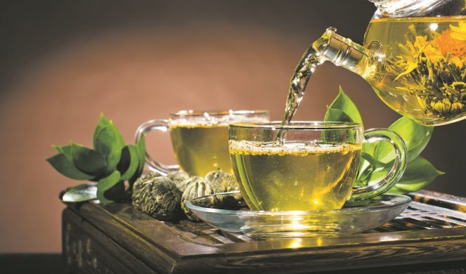 PAZITE DA NE PRETERATE! Ako pijete zeleni čaj u VEĆIM KOLIČINAMA, može doći do OVOGA!