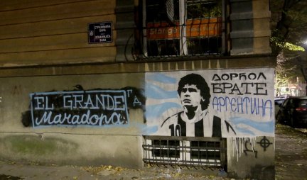 (FOTO) I SRBI SE OPROSTILI OD LEGENDE! Maradona dobio mural u centru Beograda
