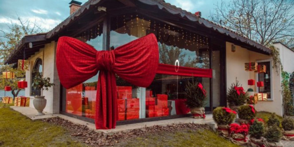 DEDA MRAZ I BABA MRAZICA STIGLI U BEOGRAD! Otvorena prva Novogodišnja kuća u regionu