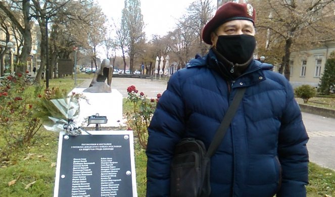 (FOTO/VIDEO) SABORCE NE ZABORAVLJAMO: Zastava Bratstva 63. padobranske brigade zaviorila se iznad SPOMENIKA "TUGA"