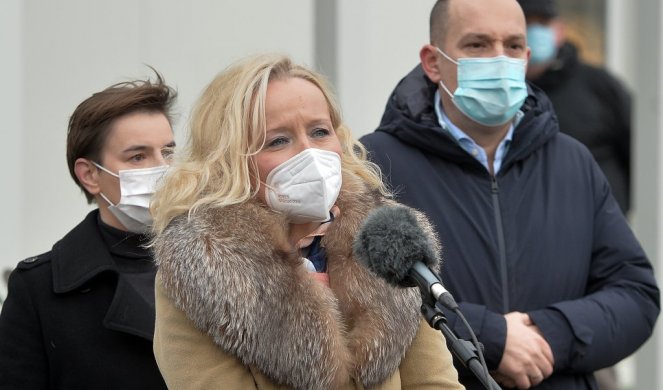 UMRO NAM JE DEČKO OD 21 GODINU U NOVOGODIŠNJOJ NOĆI! Direktorka kovid bolnice u Batajnici: Devojka od 23 godine je na respiratoru!